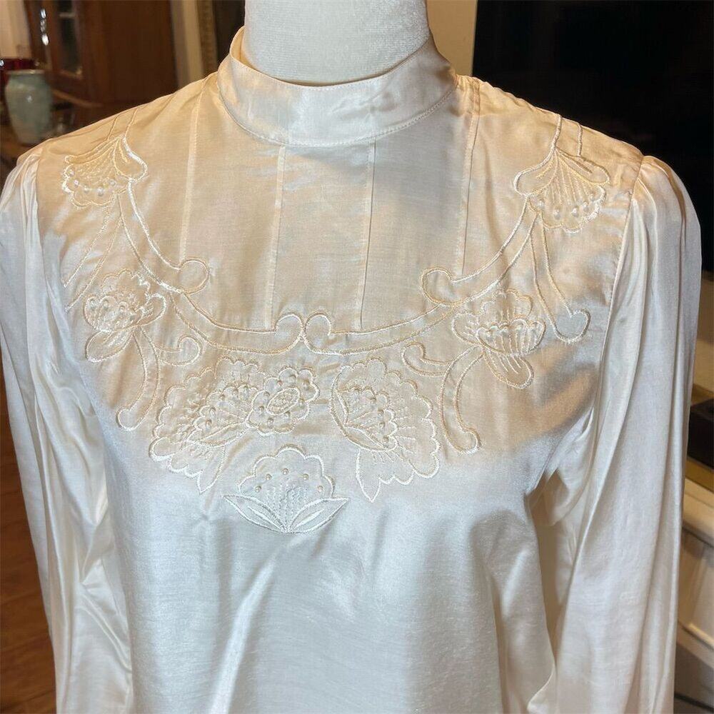 Carry Back LTD Vintage 80s Women's Ivory Silk High Neck Blouse cottagecore Sz 7